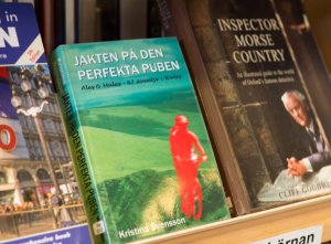 på hyllan bredvid Inspector Morse